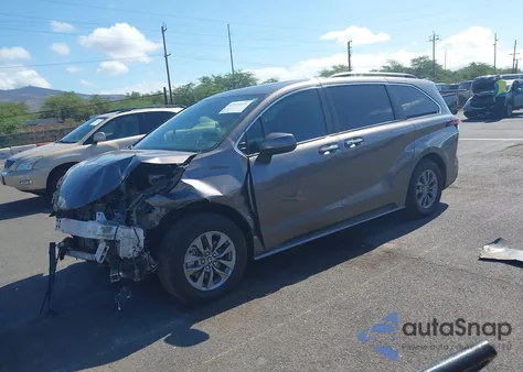 2022 Toyota Sienna Xle z USA, uszkodzony, nr VIN 5TDJRKEC4NS106156